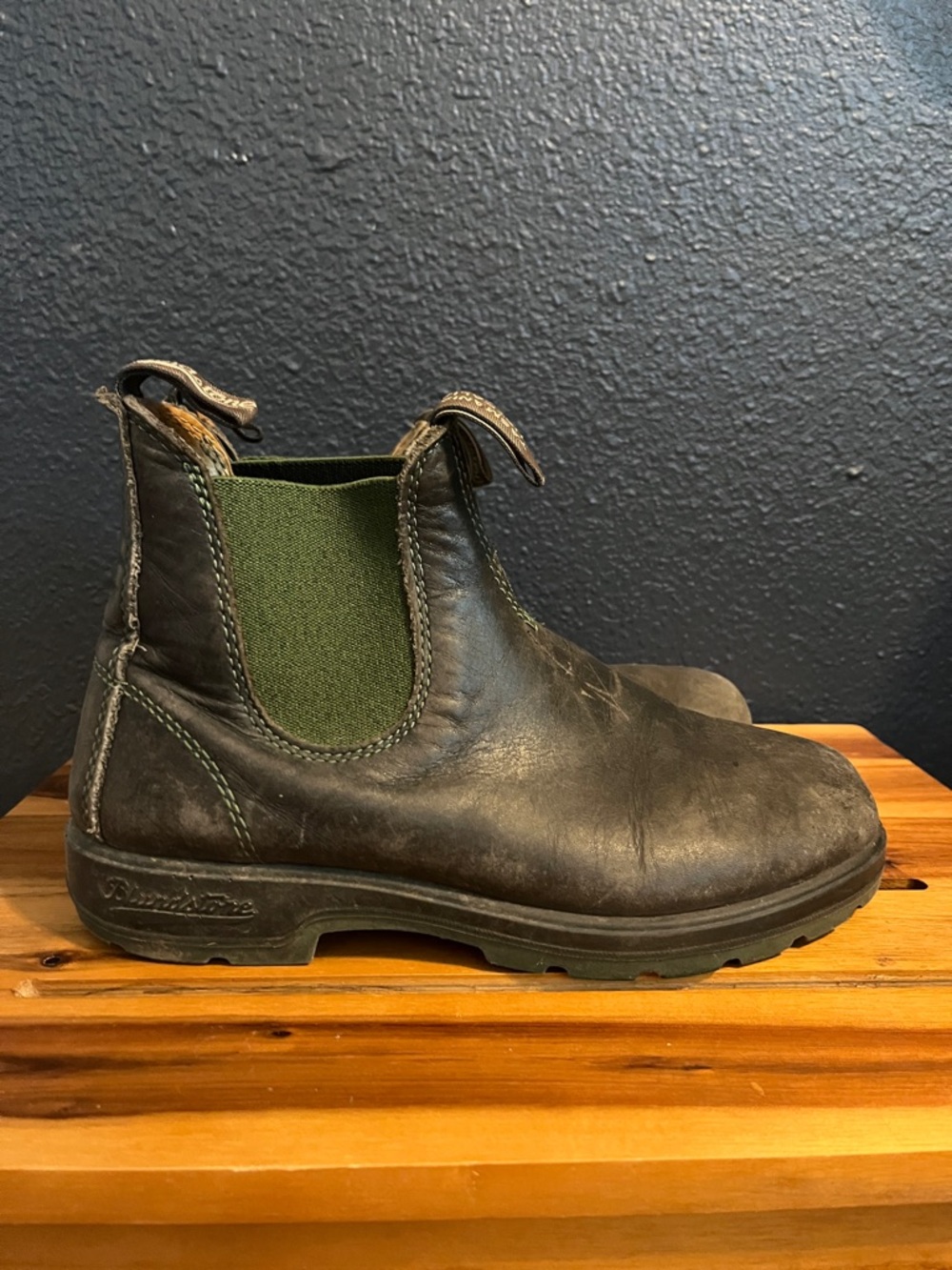Women’s Blundstone Size 8.5 Brown with Olive Green Panels Chelsea Slip-On Boots